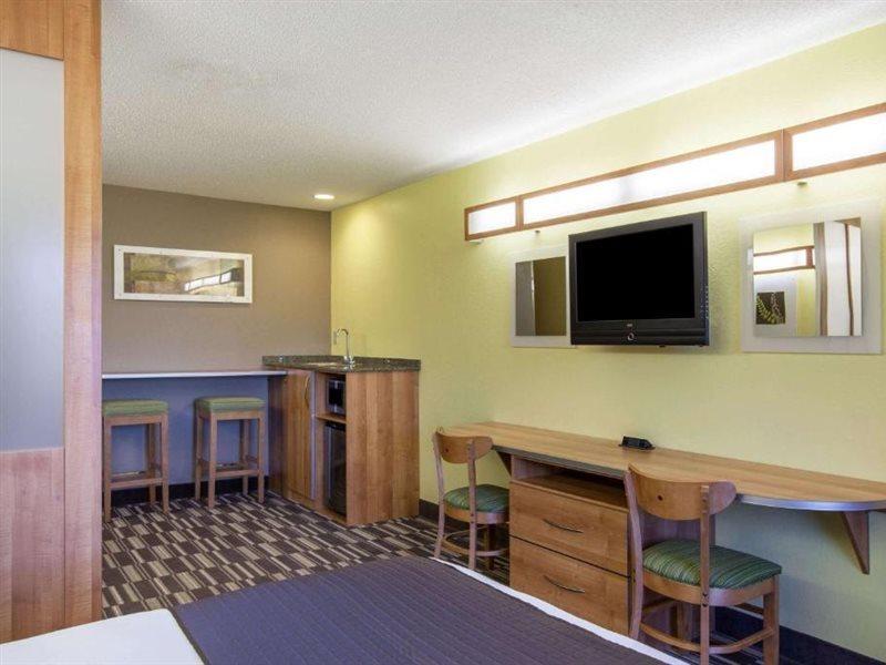 Microtel Inn & Suites By Wyndham Johnstown Экстерьер фото