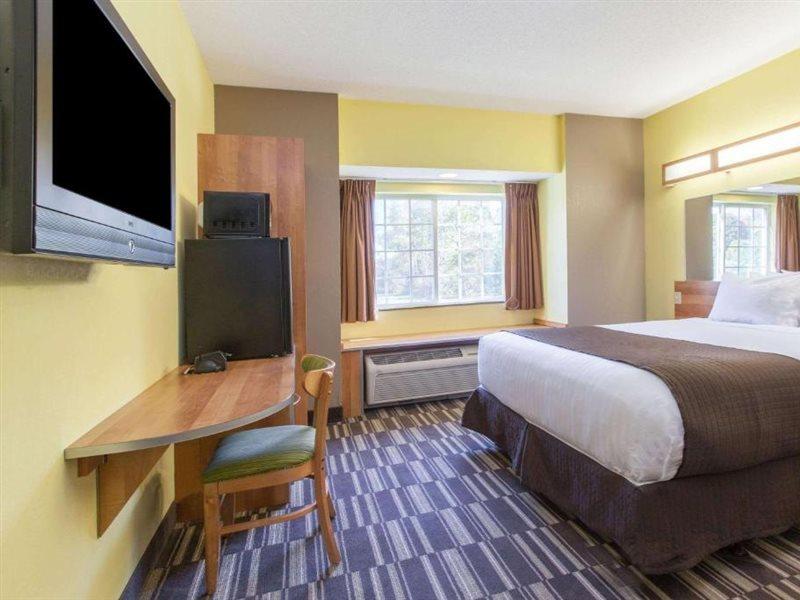 Microtel Inn & Suites By Wyndham Johnstown Экстерьер фото