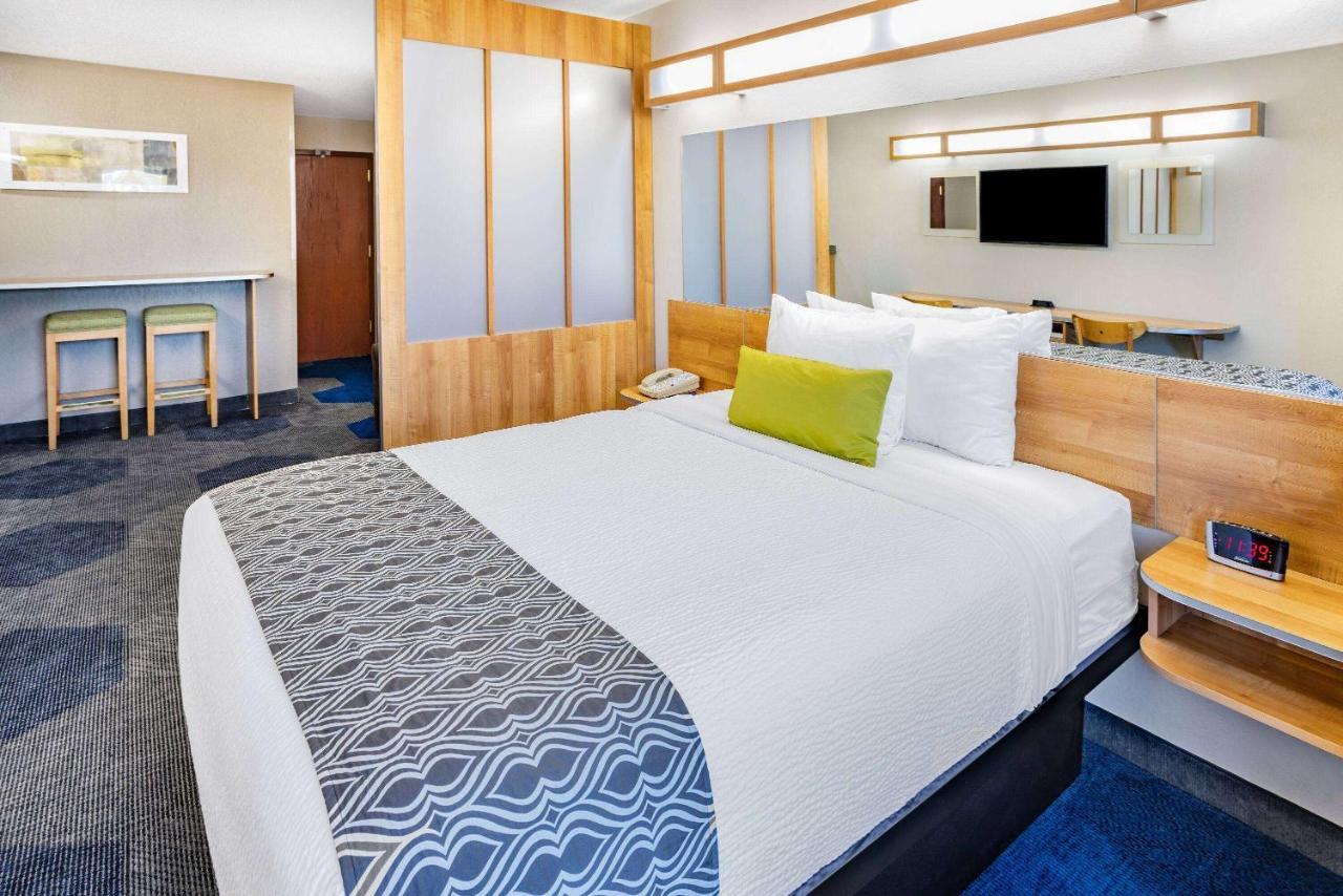 Microtel Inn & Suites By Wyndham Johnstown Экстерьер фото