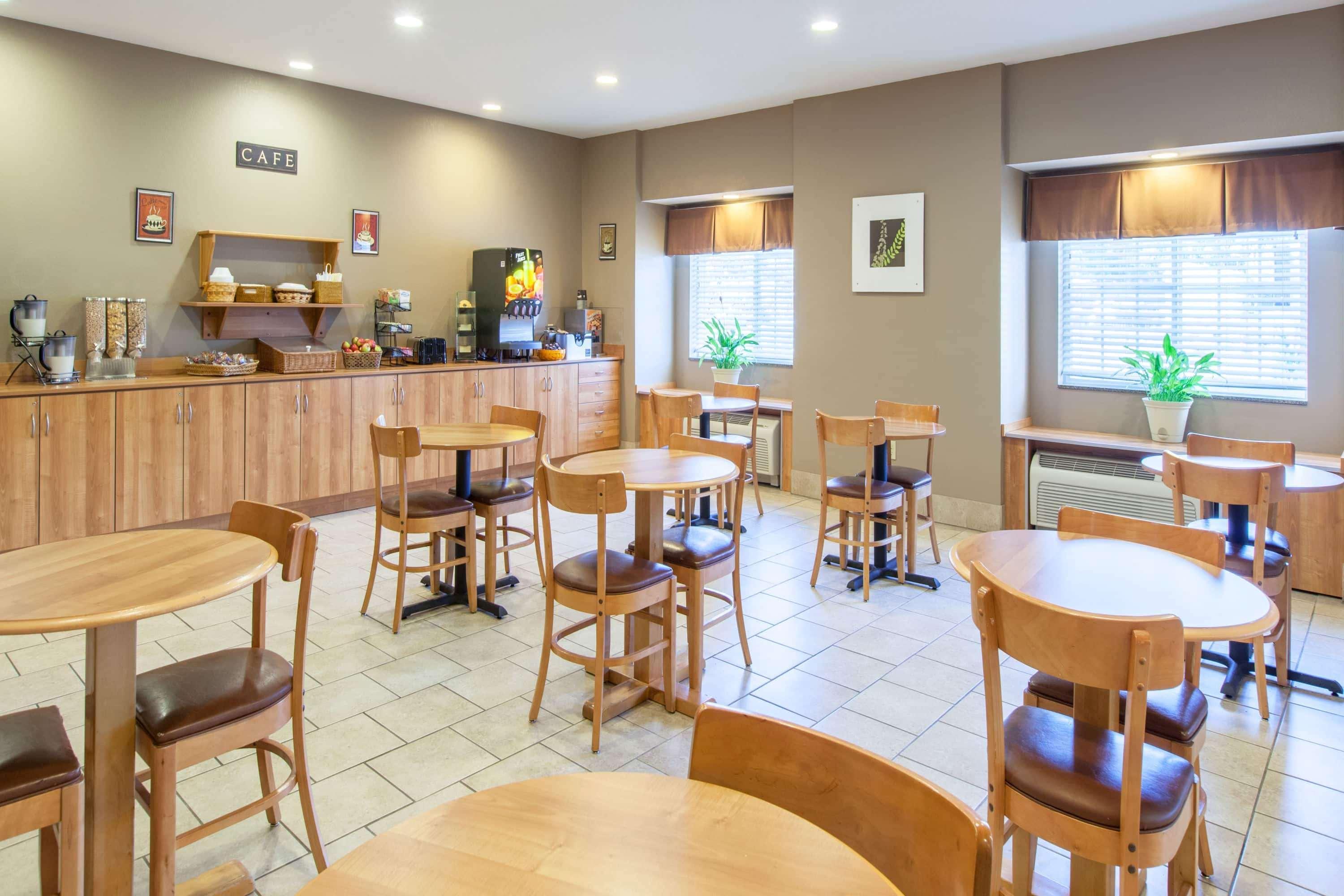 Microtel Inn & Suites By Wyndham Johnstown Экстерьер фото