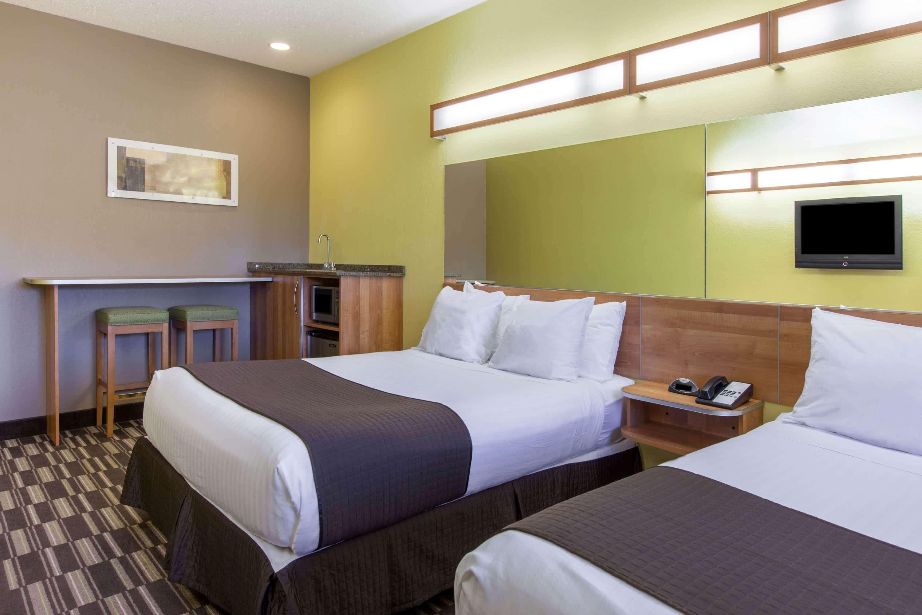 Microtel Inn & Suites By Wyndham Johnstown Экстерьер фото