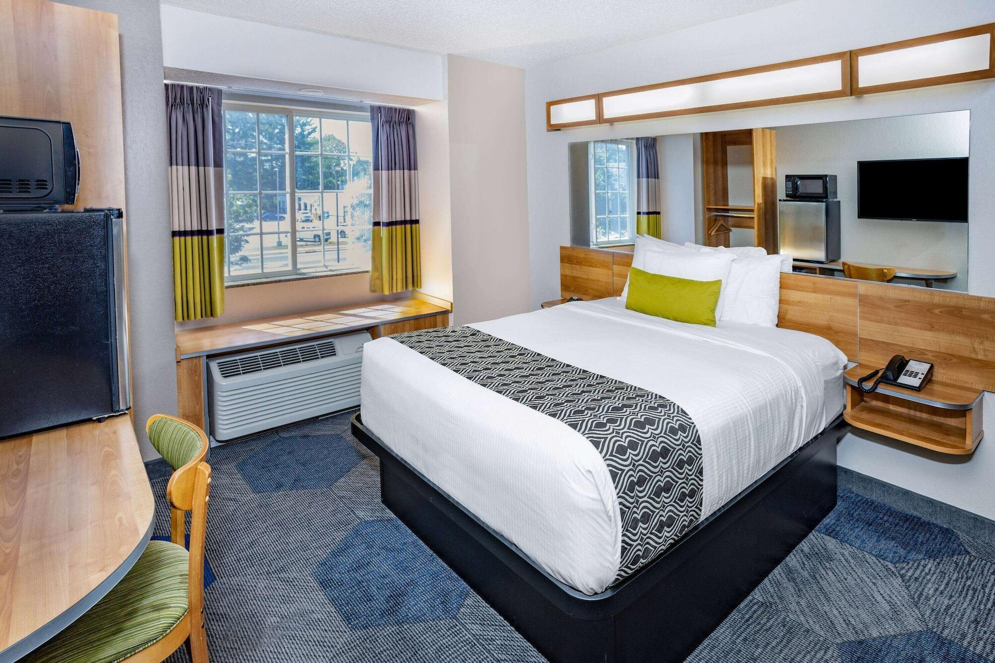 Microtel Inn & Suites By Wyndham Johnstown Экстерьер фото