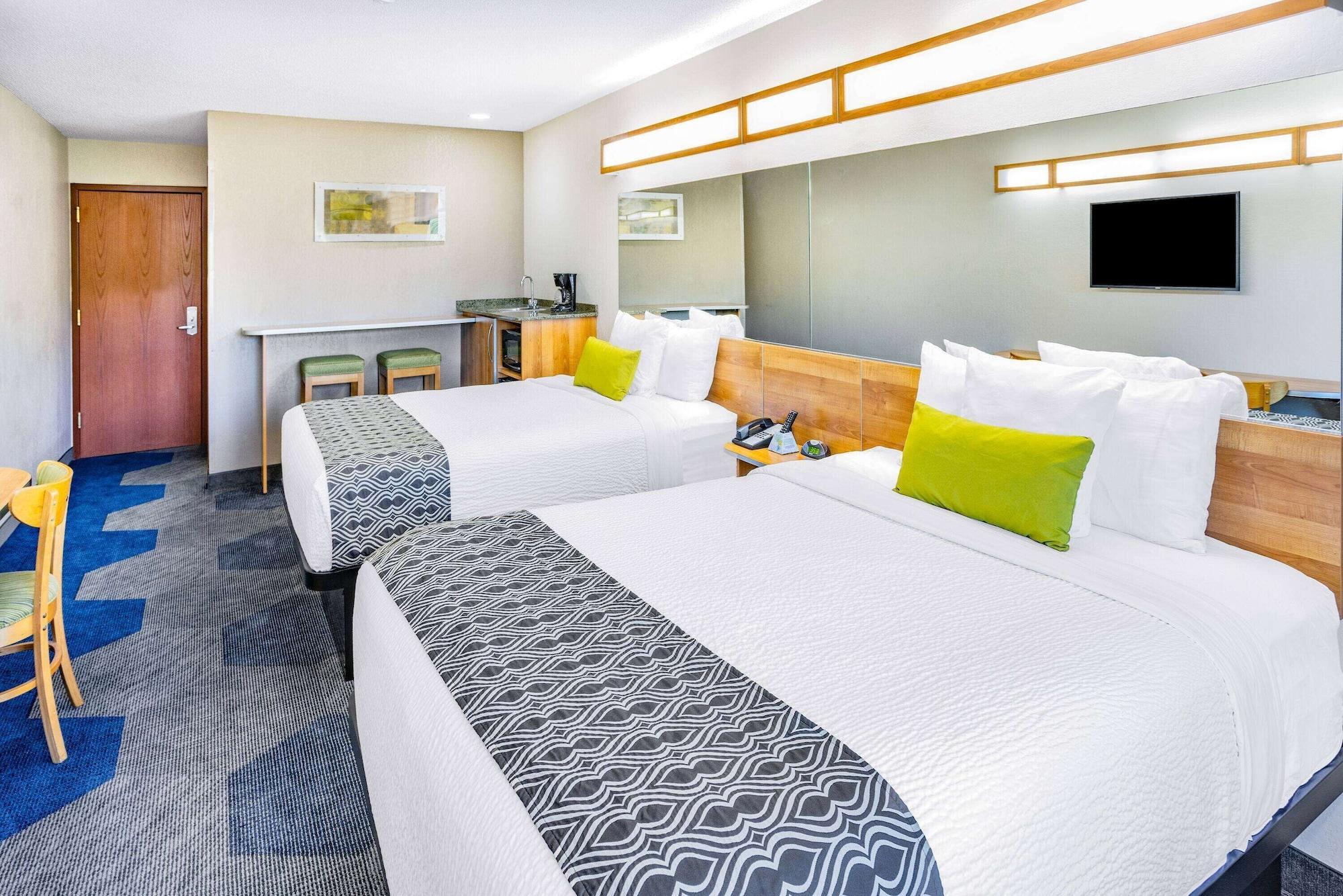 Microtel Inn & Suites By Wyndham Johnstown Экстерьер фото
