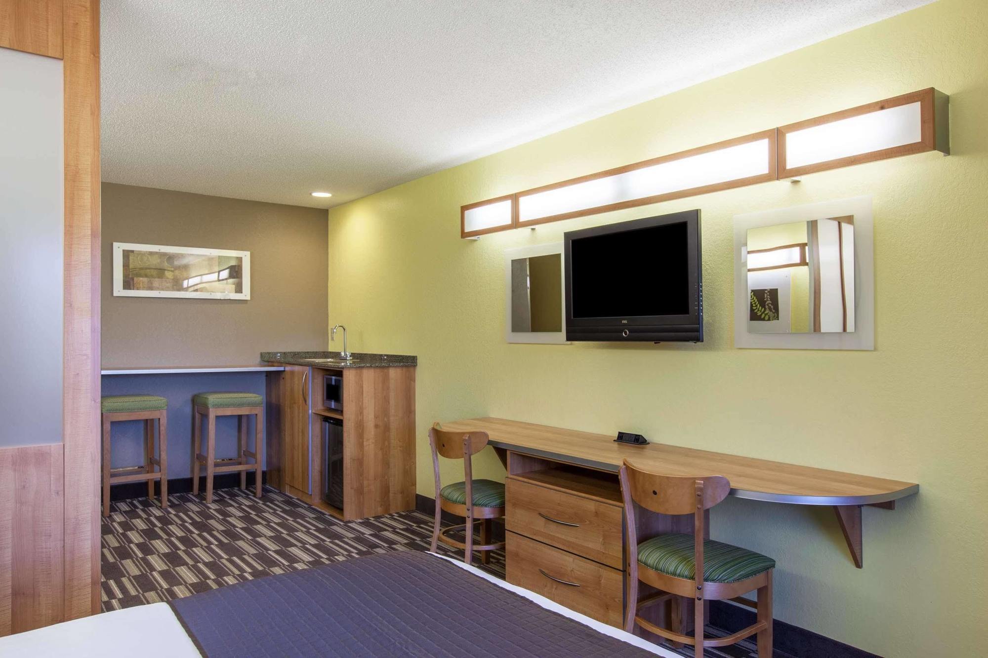 Microtel Inn & Suites By Wyndham Johnstown Экстерьер фото